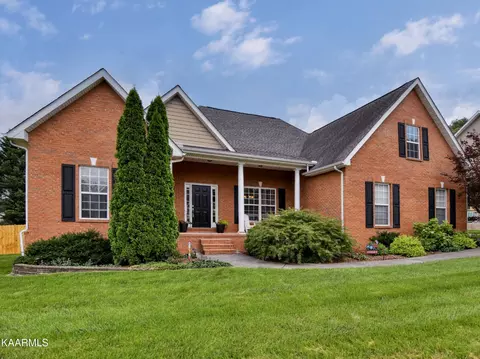 2038 Cascade Falls Ln, Knoxville, TN 37931