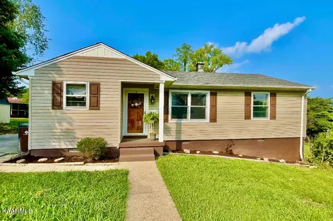 104 Alger Rd, Oak Ridge, TN 37830