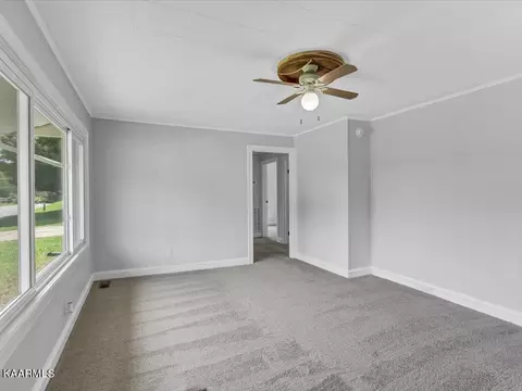 313 Juniper St, Greeneville, TN 37745 photo 2