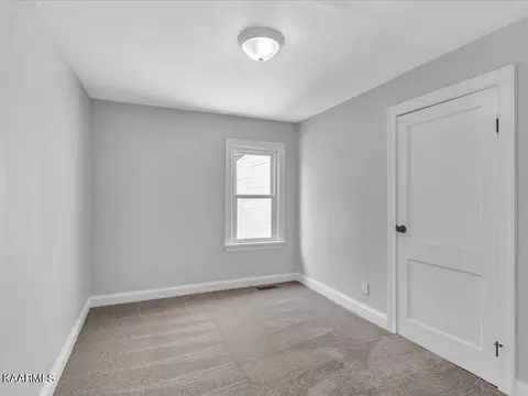313 Juniper St, Greeneville, TN 37745 photo 9