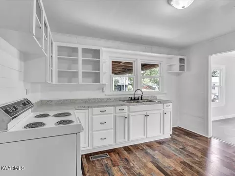 313 Juniper St, Greeneville, TN 37745 photo 7