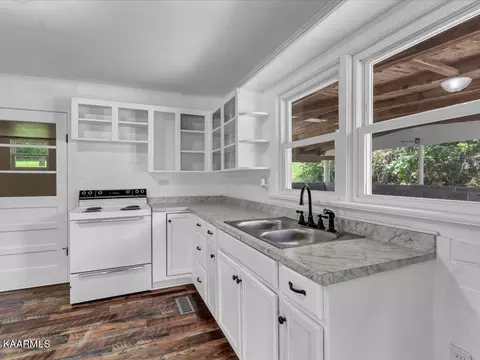 313 Juniper St, Greeneville, TN 37745 photo 6