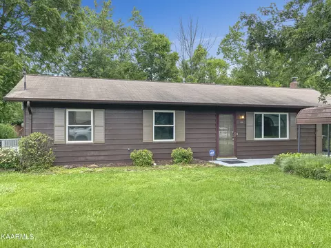 109 Lynwood Ln, Oak Ridge, TN 37830