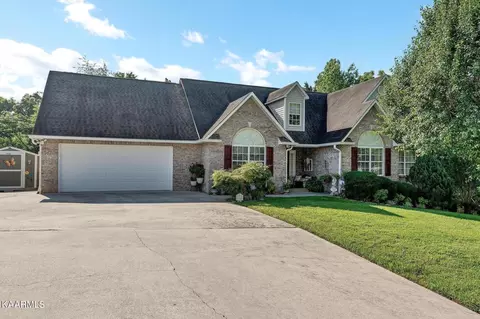 120 Hilltop Dr, Lenoir City, TN 37772