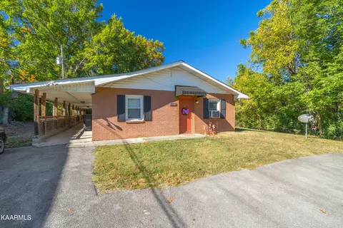 2717 Woodrow Dr, Knoxville, TN 37918