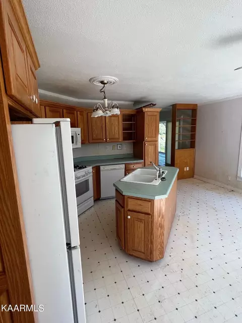 371 Ash Bury Dr, Sparta, TN 38583