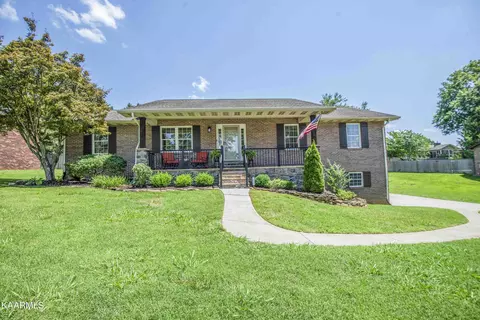 1422 Cedar Park Dr, Maryville, TN 37803