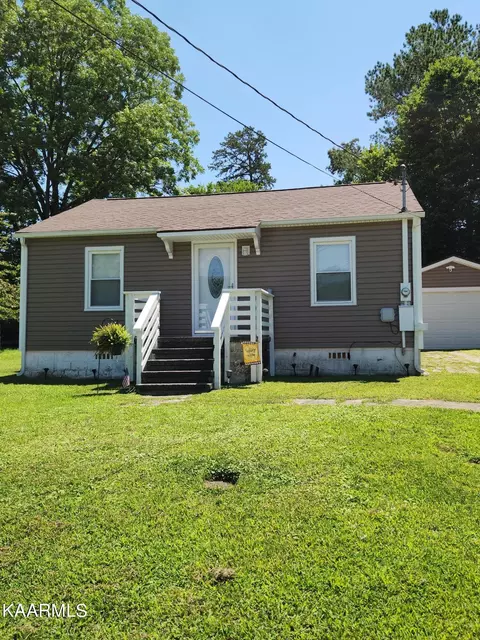 107 Carr Ave, Harriman, TN 37748