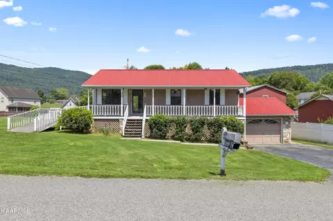 127 Elk Lake Ln, Jacksboro, TN 37757