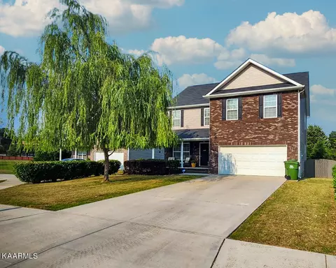 634 Trainmaster Dr, Maryville, TN 37804