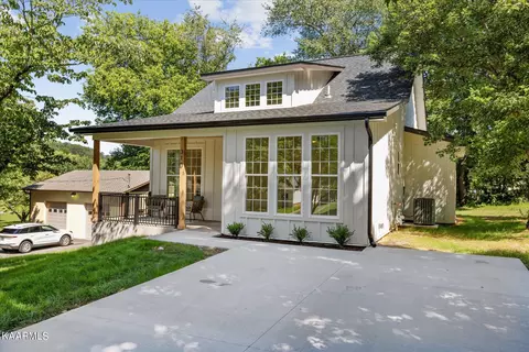 310 Valley Drive Dr, Pigeon Forge, TN 37863