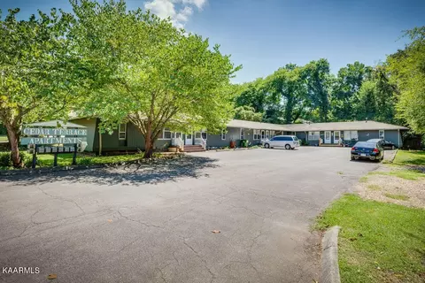 215 S Cedar St, Maryville, TN 37803