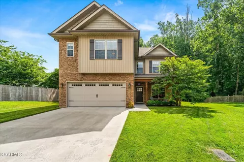 1204 Dark Creek Ln, Knoxville, TN 37932