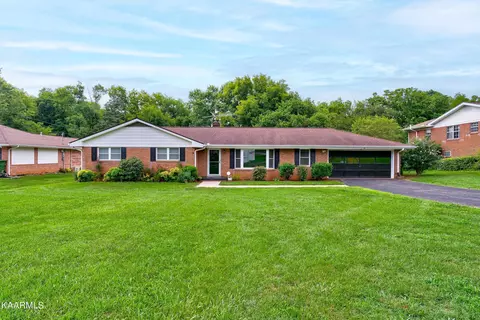 1410 Lonas Dr, Maryville, TN 37803