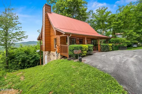 412 Abrams Falls Way, Gatlinburg, TN 37738