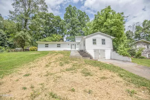 1905 Wintergreen Dr, Knoxville, TN 37912