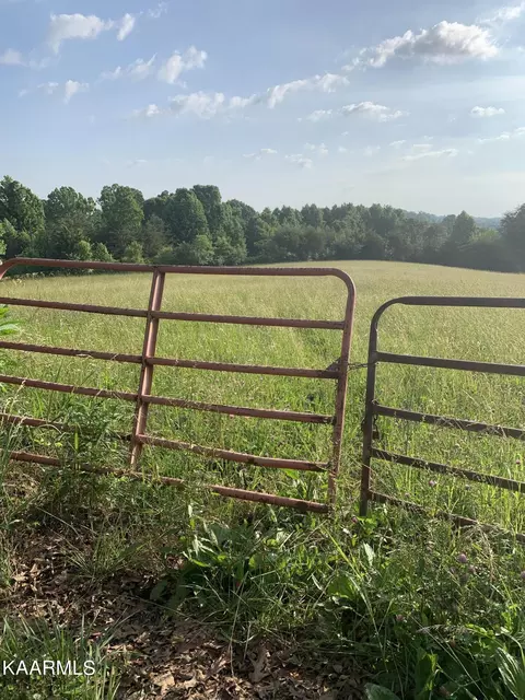 383 Northfork Rd, Madisonville, TN 37354