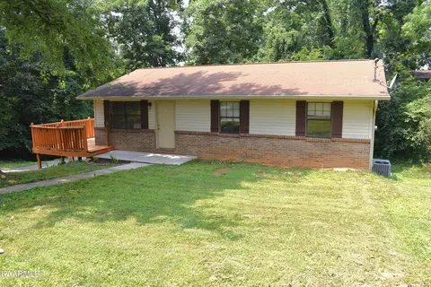 125 Karmadale Dr, Lenoir City, TN 37771