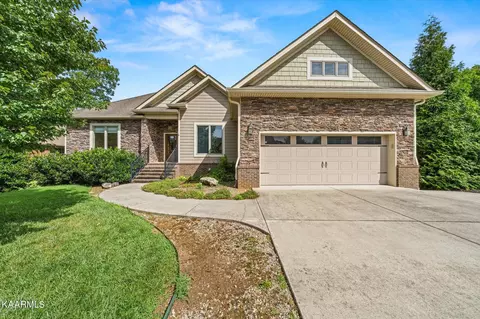 10226 Ivy Hollow Dr, Knoxville, TN 37931