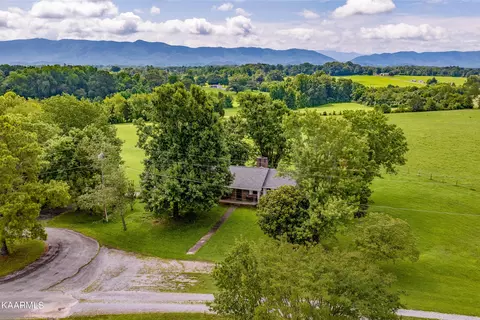4656 W Mccammon Ct, Maryville, TN 37804
