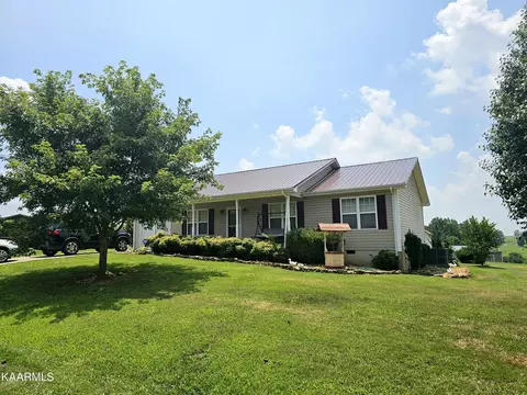124 Twelve Oaks Dr, Madisonville, TN 37354