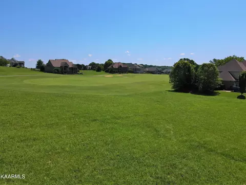 135 Black Hawk Dr, Vonore, TN 37885