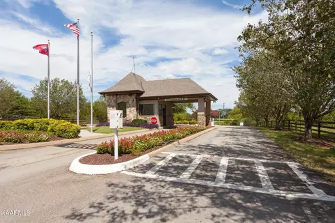 245 Hummingbird Dr, Vonore, TN 37885