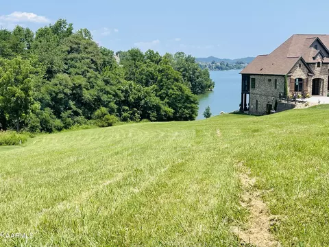 305 Goldcrest Dr, Vonore, TN 37885