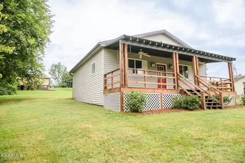 913 Davenport Rd, Maryville, TN 37801