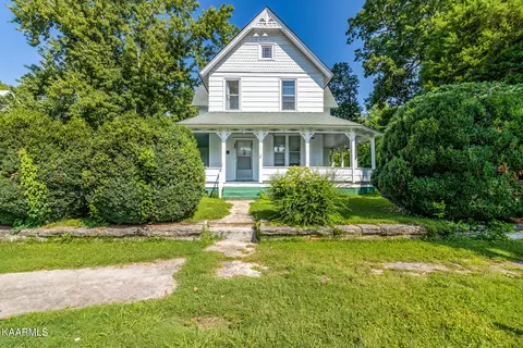 517 Margrave Dr, Harriman, TN 37748