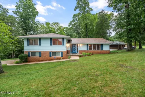 127 Cumberland View Dr, Oak Ridge, TN 37830
