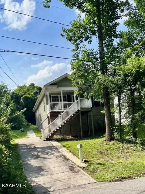 161 Johnson Rd, Oak Ridge, TN 37830