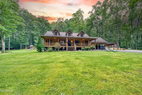 548 Clifty Creek Rd, Oakdale, TN 37829