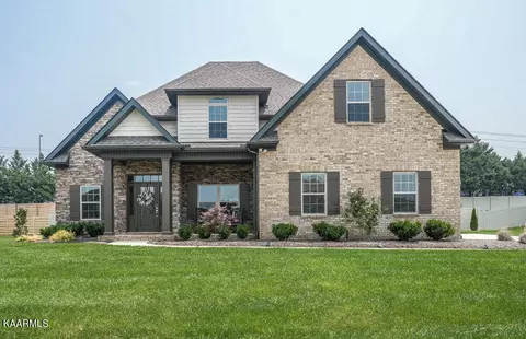 1318 Edenbridge Dr, Alcoa, TN 37701