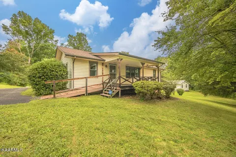 255 Hester Dr, Harriman, TN 37748
