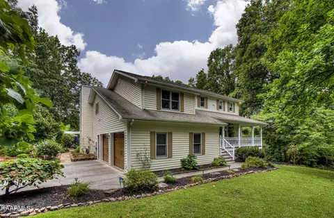 1412 Snappwood Dr, Sevierville, TN 37862