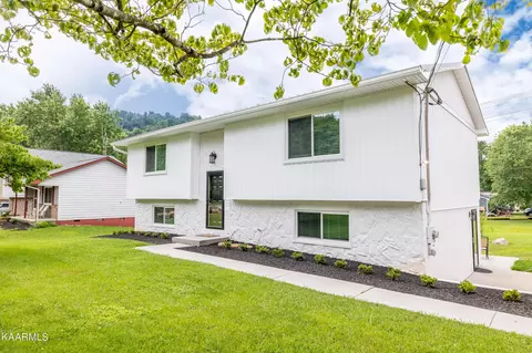 6915 Maize Dr, Knoxville, TN 37918