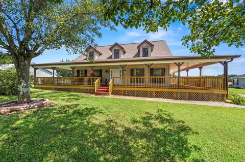 1424 Kay View Dr, Sevierville, TN 37876