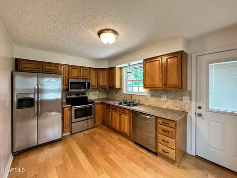 Kitchen - 263 Dover Ave, Harrogate, TN 37752 photo 3 of 5
