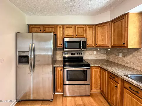 Kitchen - 263 Dover Ave, Harrogate, TN 37752 photo 4 of 5