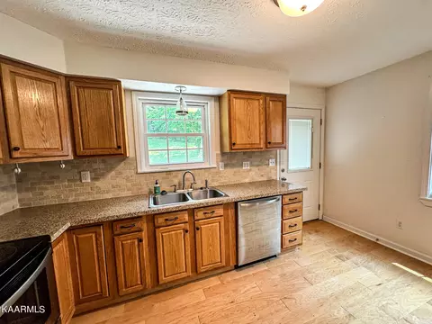 Kitchen - 263 Dover Ave, Harrogate, TN 37752 photo 5 of 5