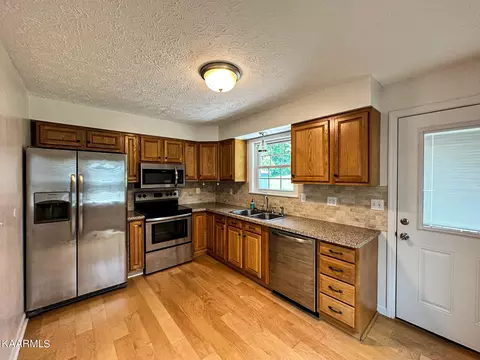 Kitchen - 263 Dover Ave, Harrogate, TN 37752 photo 2 of 5