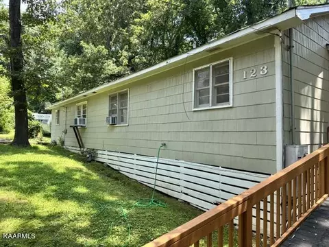 121-123 Waltham Ln, Oak Ridge, TN 37830
