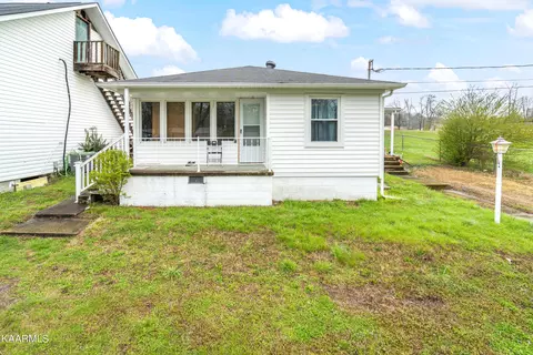 114 Midway Dr, Oliver Springs, TN 37840