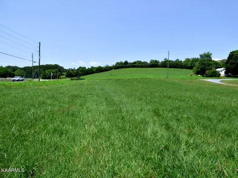 9 County Line Road, Dandridge, TN 37725