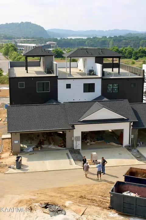 9827 Clingmans Dome Dr, Knoxville, TN 37922