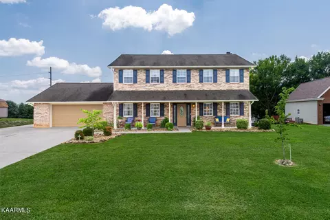 311 Hilltop Dr, Lenoir City, TN 37772