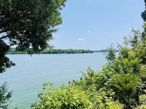 119 Breakers Dr, Vonore, TN 37885