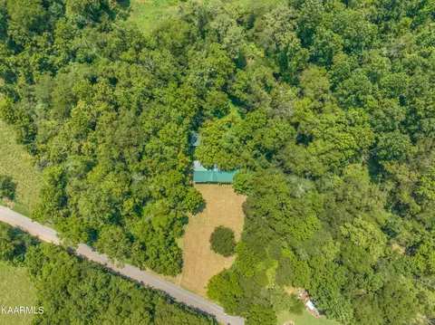 612 Prospect Rd, Walland, TN 37886