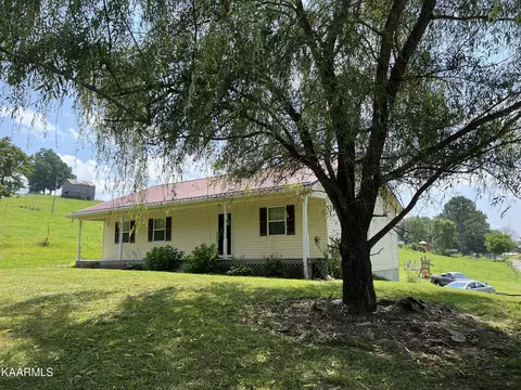 435 Rossum Town Rd, Harrogate, TN 37752